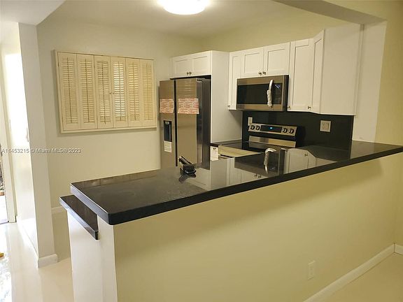 4th image of 3900 NW 76th Ave APT 102