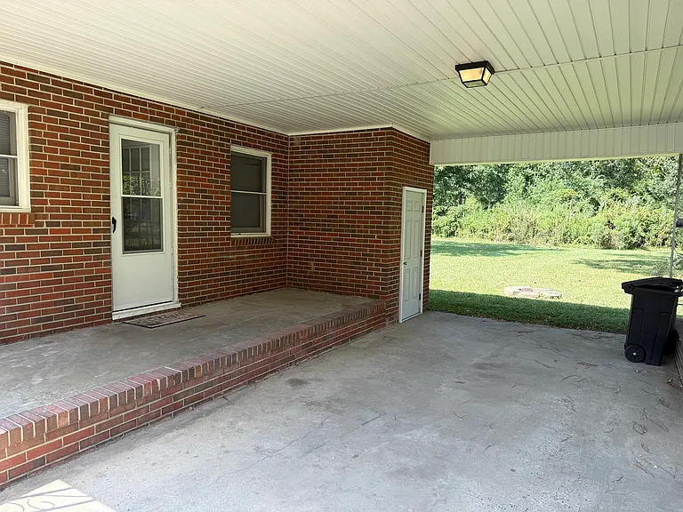 142 Hubert Dr — Photo 9