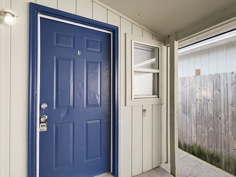1824 Grayson St — Photo 32