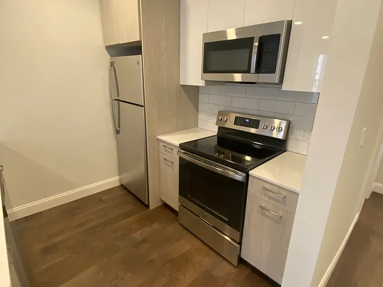 55 Queensberry St #15 — Photo 4