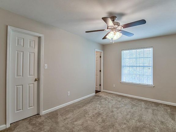4th image of 226 Columbia Dr APT 15