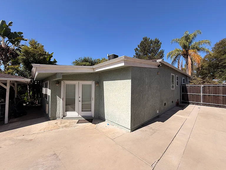 1738 N Avon St — Photo 18