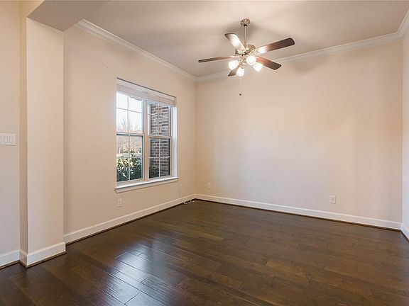 2nd image of 1008 Peacock Blvd