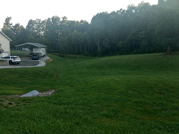 Upper property line side lot