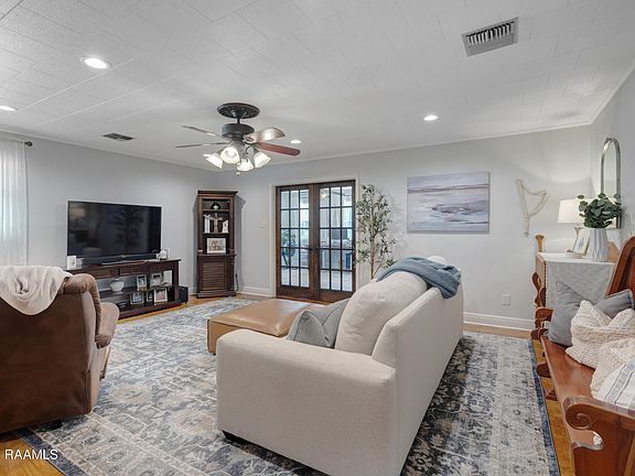 5th image of 121 Bayou Side Dr