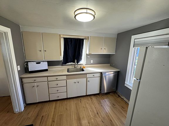 4th image of 3444 Chelsea St