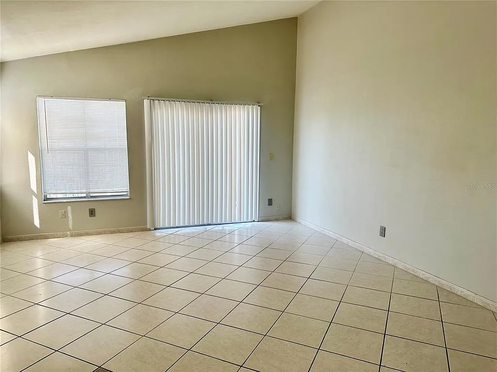 2 bed, 2.0 bath, 930 sqft, $1,450 — Photo 2