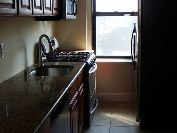 3rd image of 2168 35th St