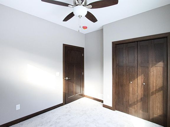 5th image of 1018 Woodley St E
