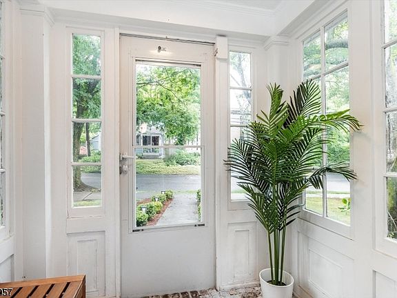 3rd image of 19 Forest Ave
