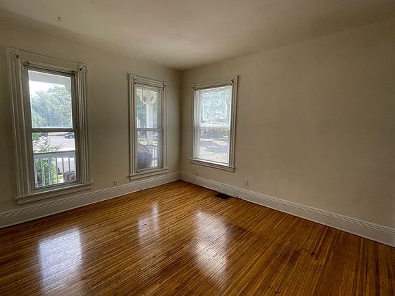 2nd image of 385 Meigs St APT 1