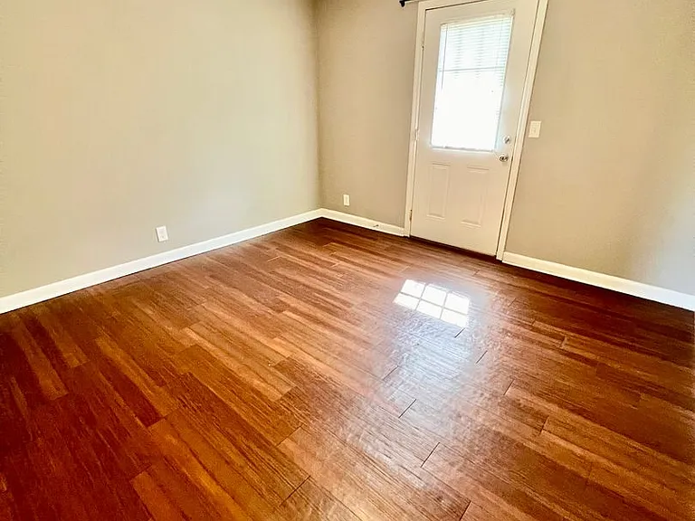 187 Briggs Ave — Photo 12