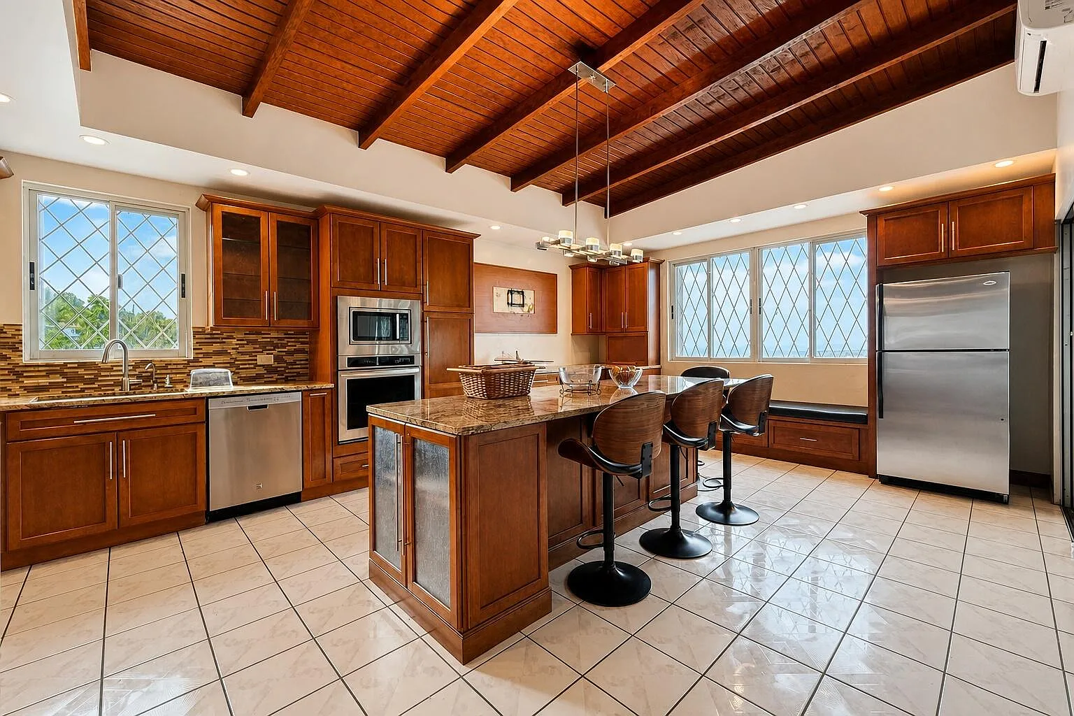 4 bed, $4,950 — Photo 2