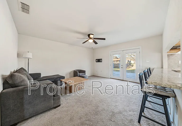 610 Creek St — Photo 16