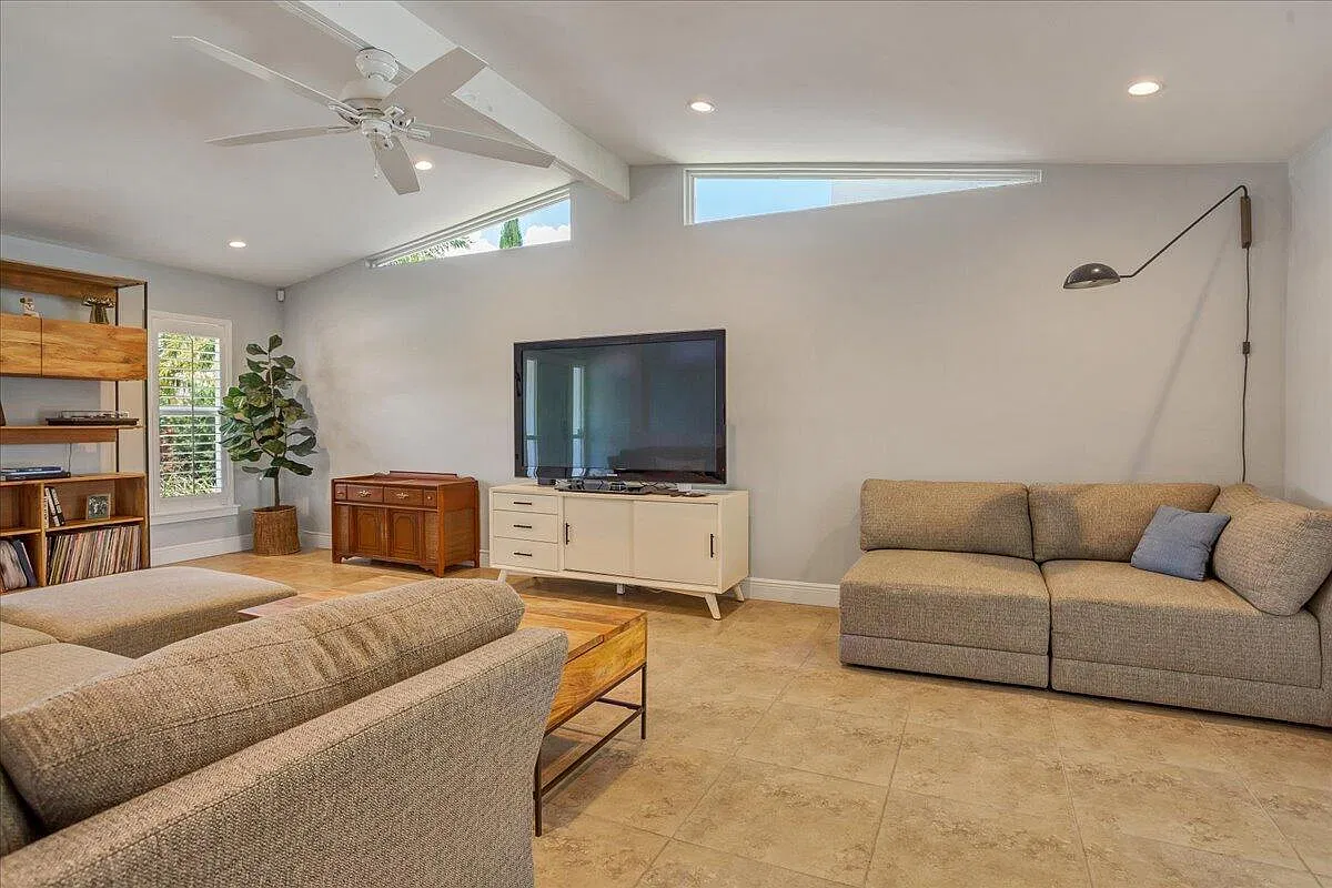3 bed, 2.0 bath, 1578 sqft, $5,950 — Photo 2
