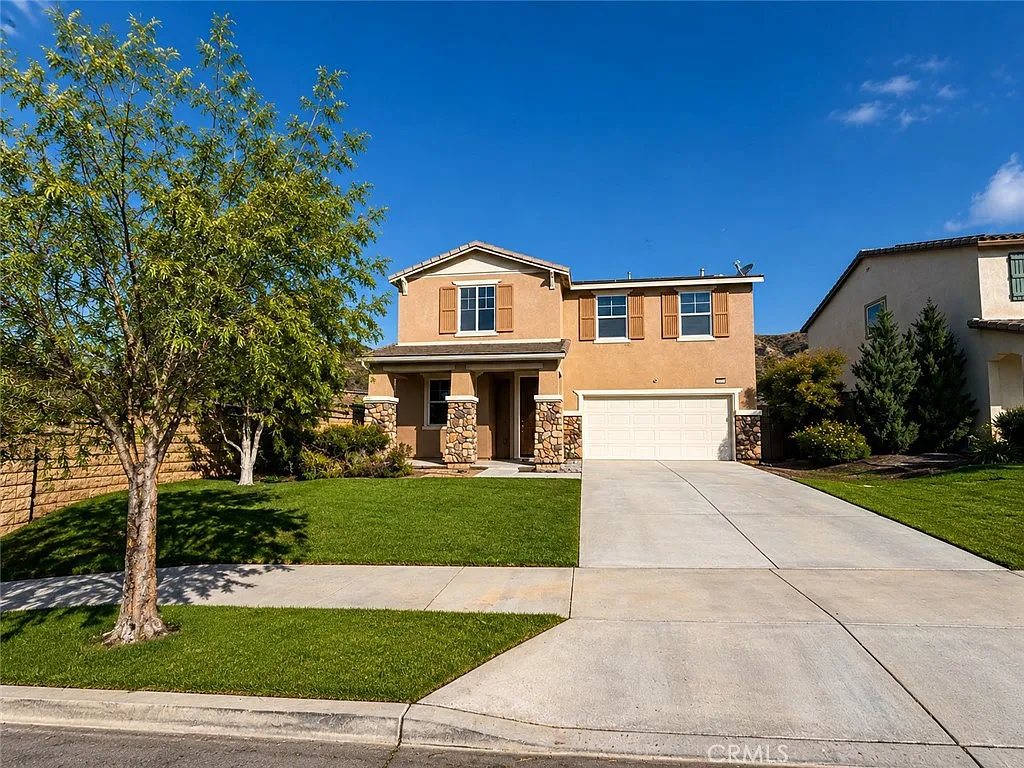 3 bed, 2.5 bath, 2544 sqft, $3,100 — Photo 1