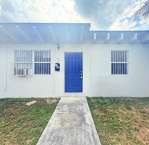 1015 SW 8th St #2 Photo 1