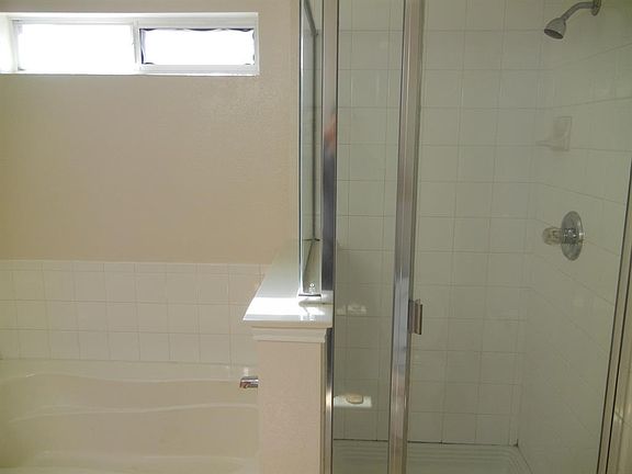 3rd image of 1205 Beeblossom Dr