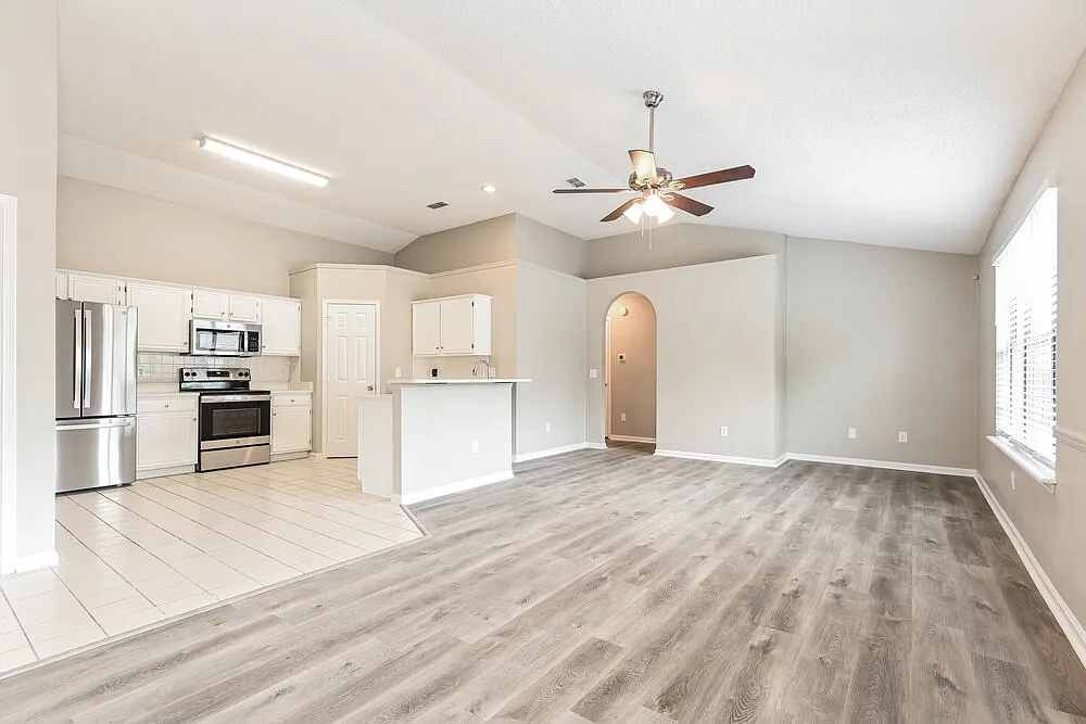 3 bed, 2.0 bath, 1452 sqft, $2,280 — Photo 4