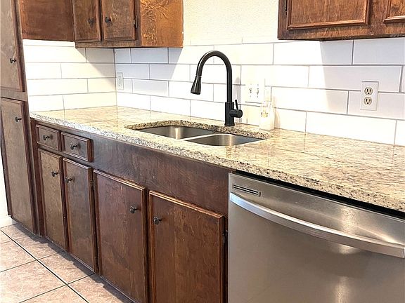 5th image of 744 Alhambra Dr