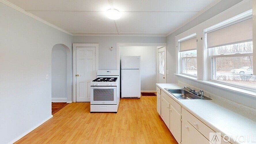1st image of 8 Arnold St #8