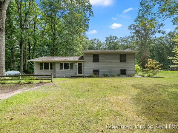 1101 54th St, Fennville, MI 49408