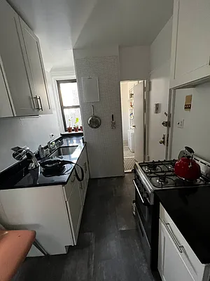 Rented by Salon Realty Corp | media 17