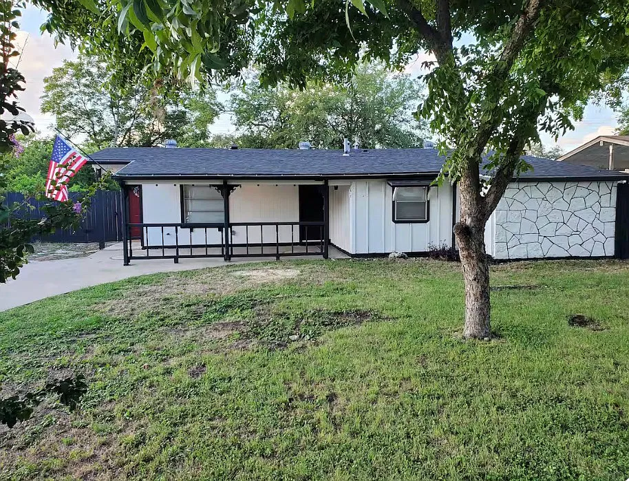 4 bed, 1166 sqft, $1,880 — Photo 2