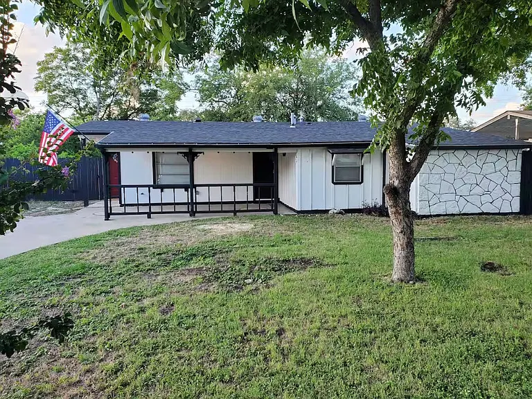 111 Lelani St — Photo 2