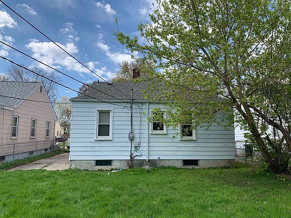 3rd image of 18747 Woodcrest St