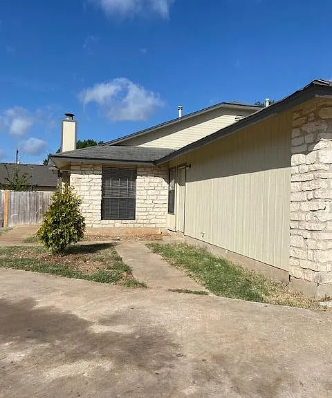 110 Verna Spur #A — Photo 2
