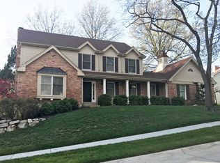 385 S Greentrails Dr, Chesterfield, MO 63017