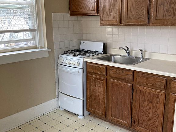 2nd image of 2429 Delaware Ave APT 3