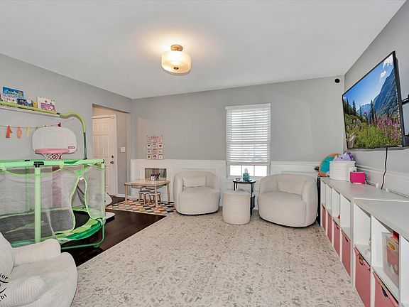 3rd image of 2891 Bar Harbour Rd