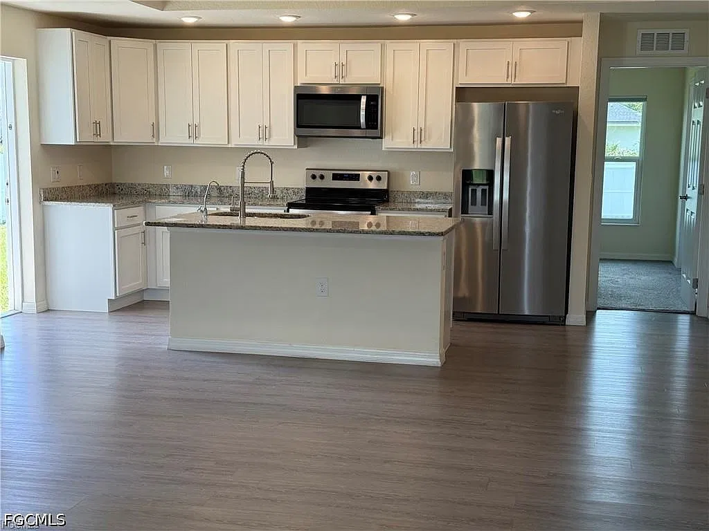3 bed, 2.0 bath, 1282 sqft, $1,600 — Photo 4