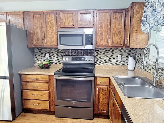 4th image of 83 Steele Ln
