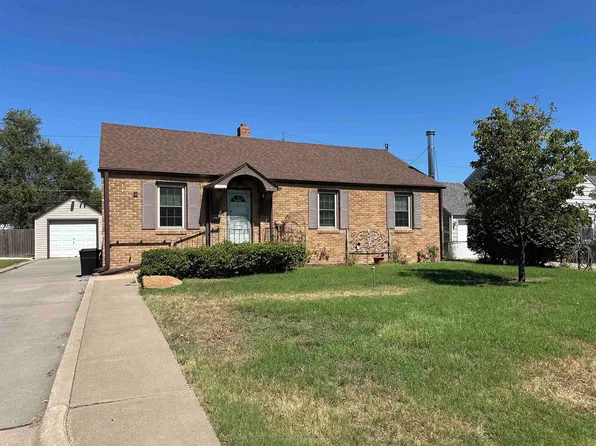 2536 McBride Pkwy, Great Bend, KS 67530
