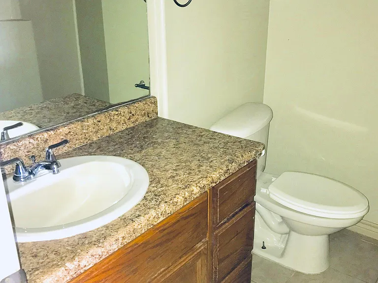 2201 E Travis St #108 — Photo 11