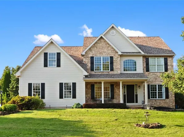 521 Deerfield Dr, Nazareth, PA 18064