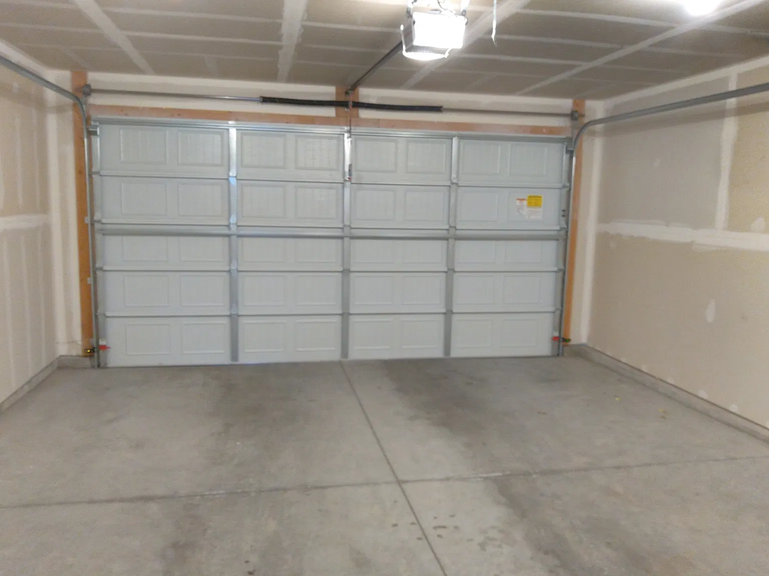 3 bed, 2.5 bath, 1400 sqft, $1,550 — Photo 2