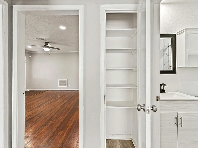 223 Jasmine St — Photo 17