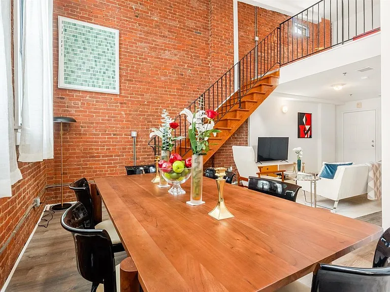 46 Irving St #2R — Photo 5