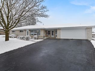 3906 W Mary Ann Dr, Franklin, WI 53132