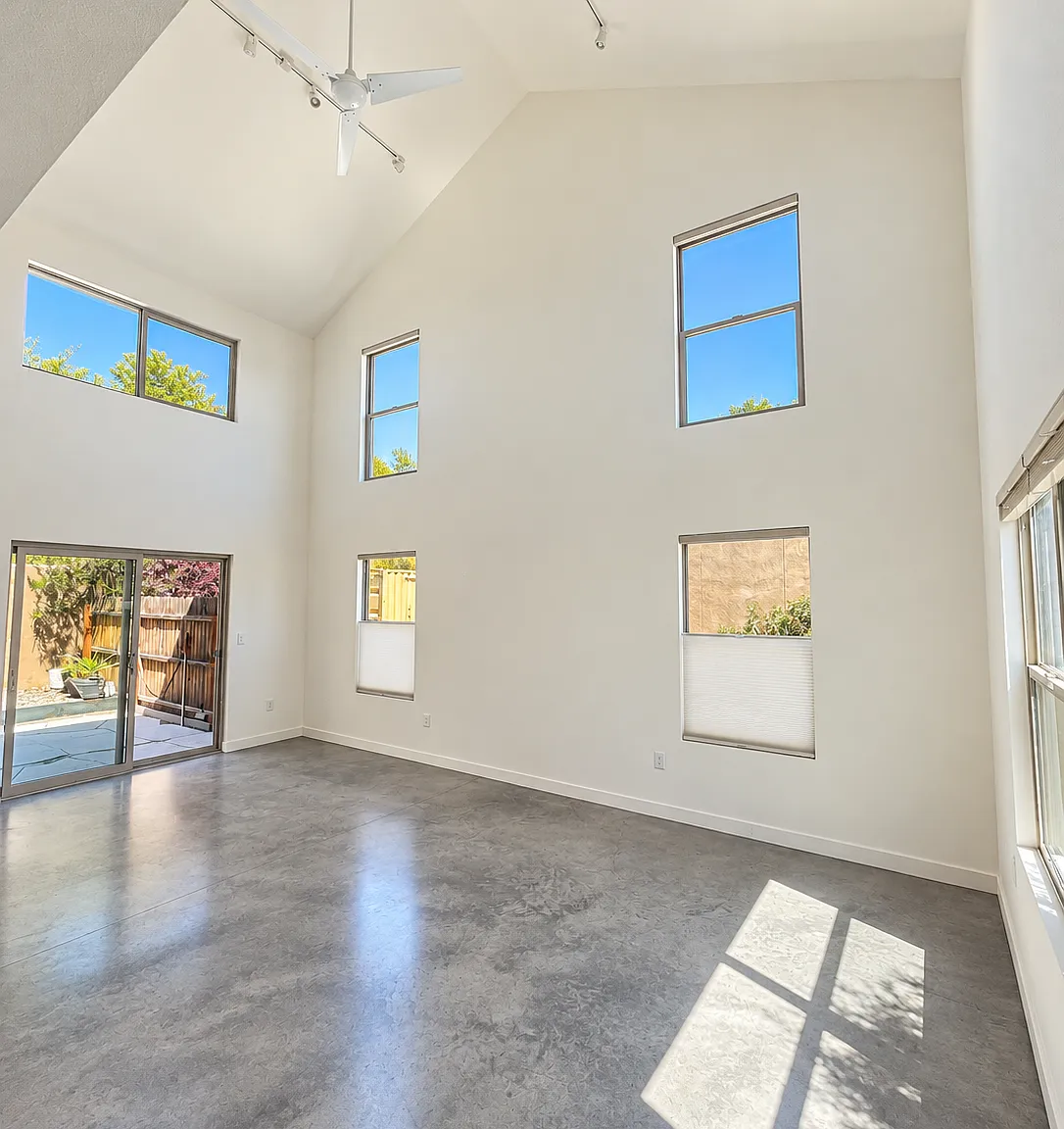 2 bed, 1800 sqft, $3,250 — Photo 1