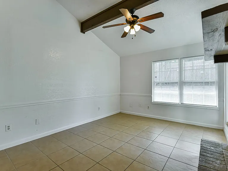 1128 Royal Crest Dr — Photo 8