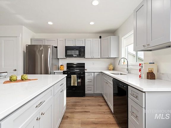 4th image of 1840 Regency Way