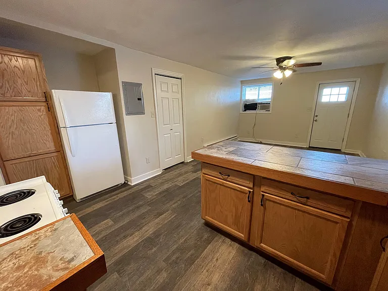 McCutcheon - 216 — Photo 2