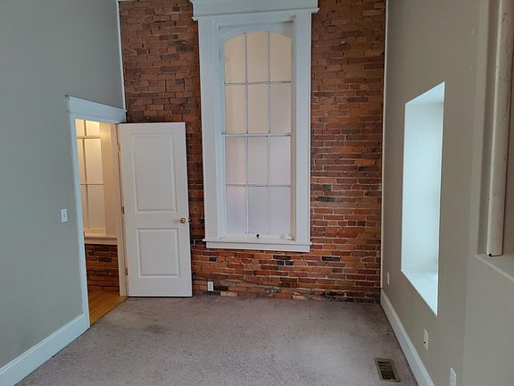 4th image of 2317 W Fayette St #2
