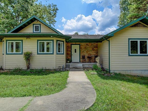 4th image of 370 Star Ln