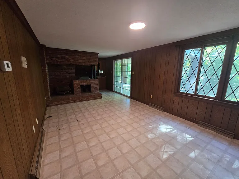 1194 Ingram Dr — Photo 23
